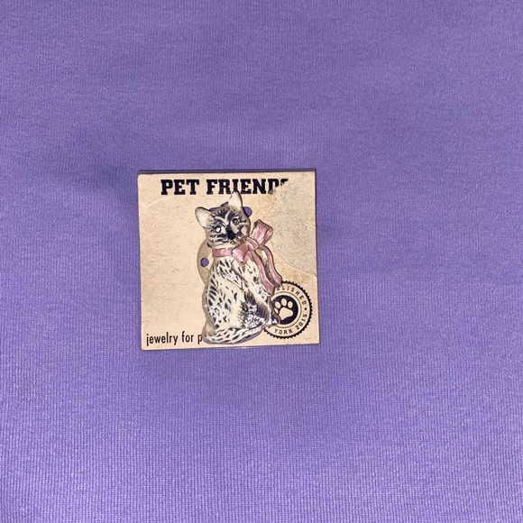 NEW Pet Friends Pin - Picture 1 of 2